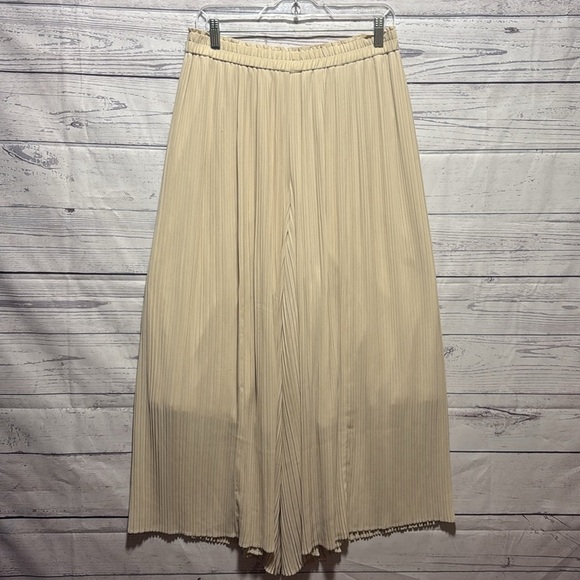 Uniqlo Chiffon Pleated Skirt Pants - Picture 2 of 7